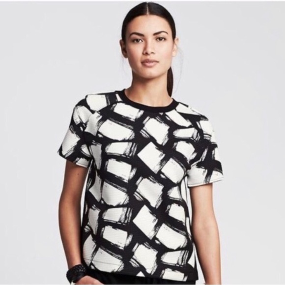 Banana Republic Tops - BANANA REPUBLIC ~ Black & White Brushstrokes “Painterly” Print ~Quilted ~Size S